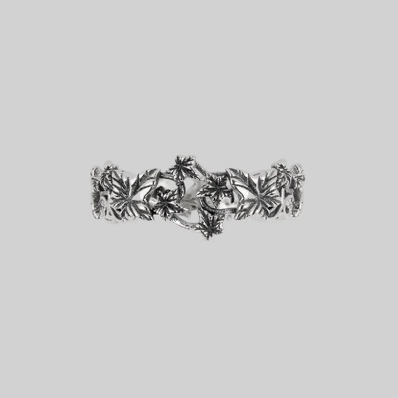 AELF. Climbing Ivy Band Ring - Silver