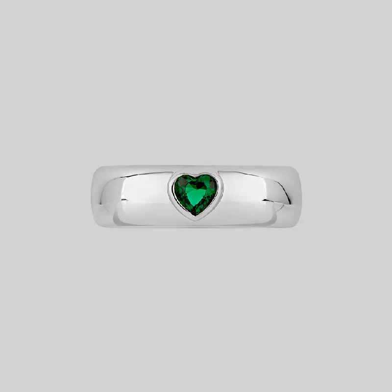 CLAIR. Green Heart Band Ring - Silver