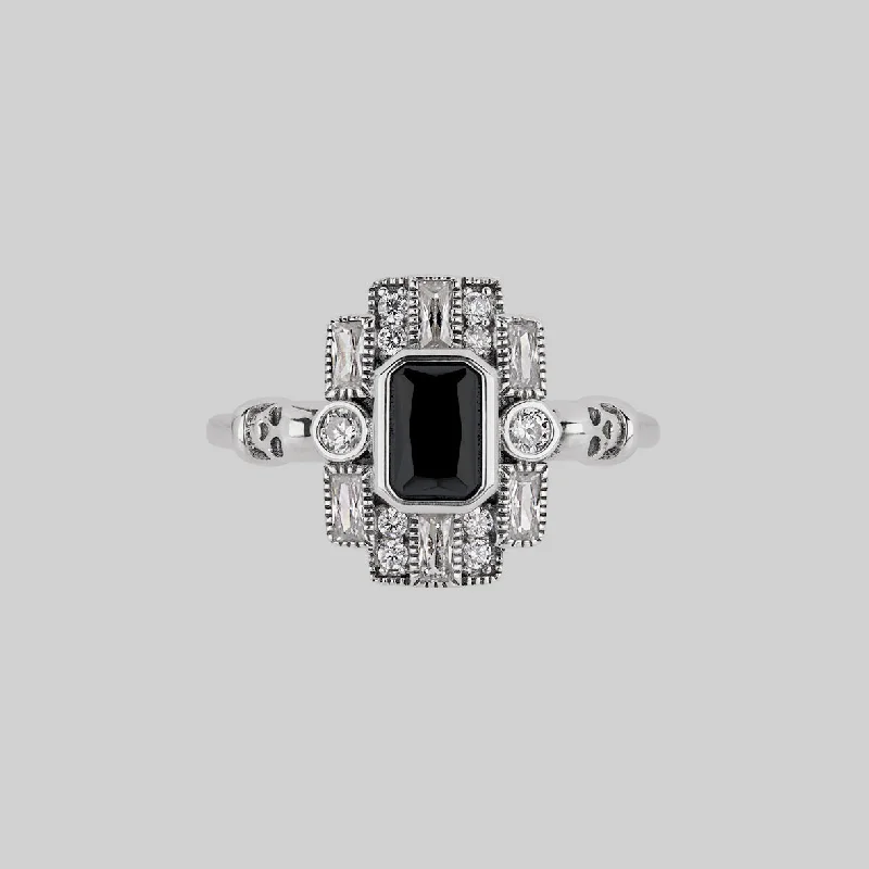 DECO. Skull & Black Spinel Cocktail Ring - Silver