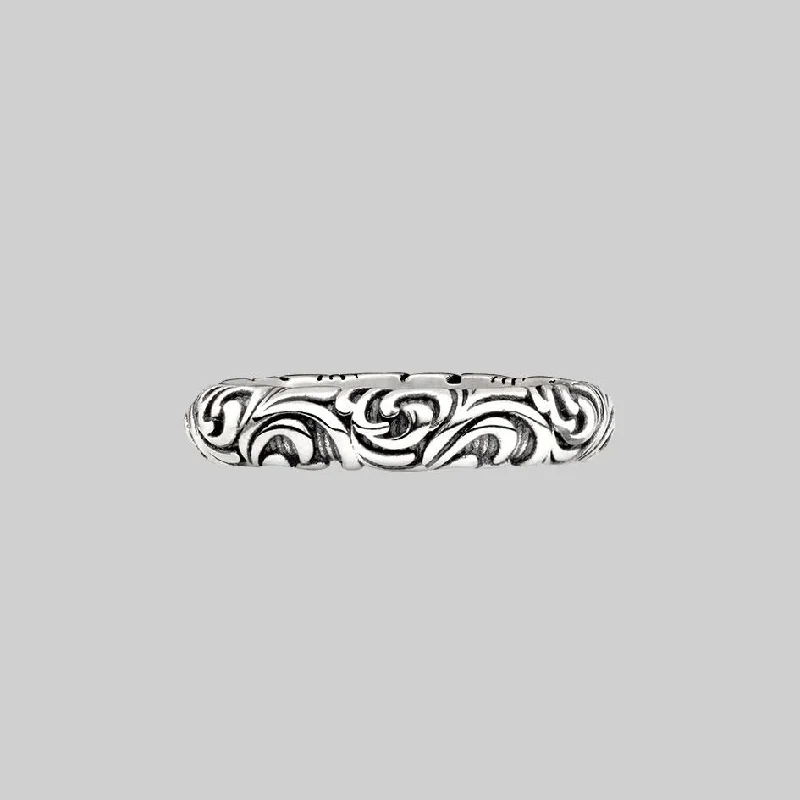 MAUD. Scroll Detail Band Ring - Silver