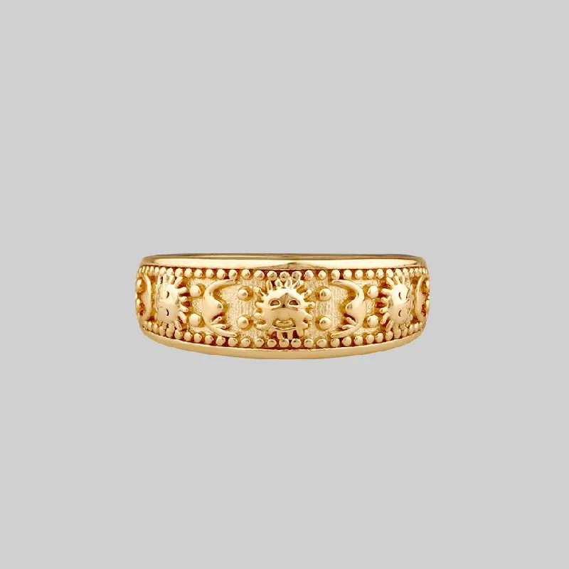 SOLAR MOON. Sun & Moon Band Ring - Gold